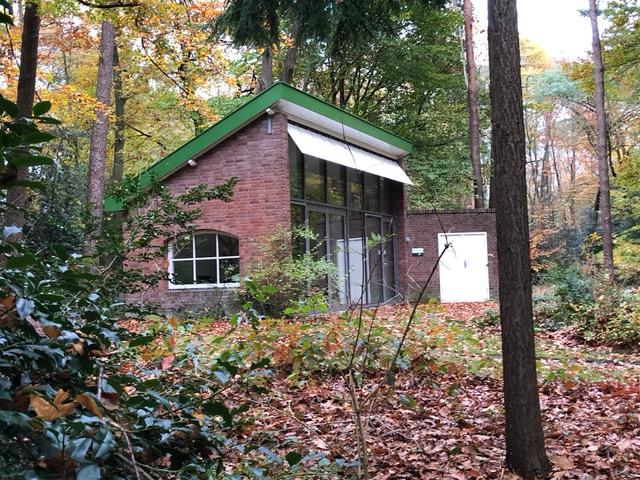 Historisch gebouw in het bos
